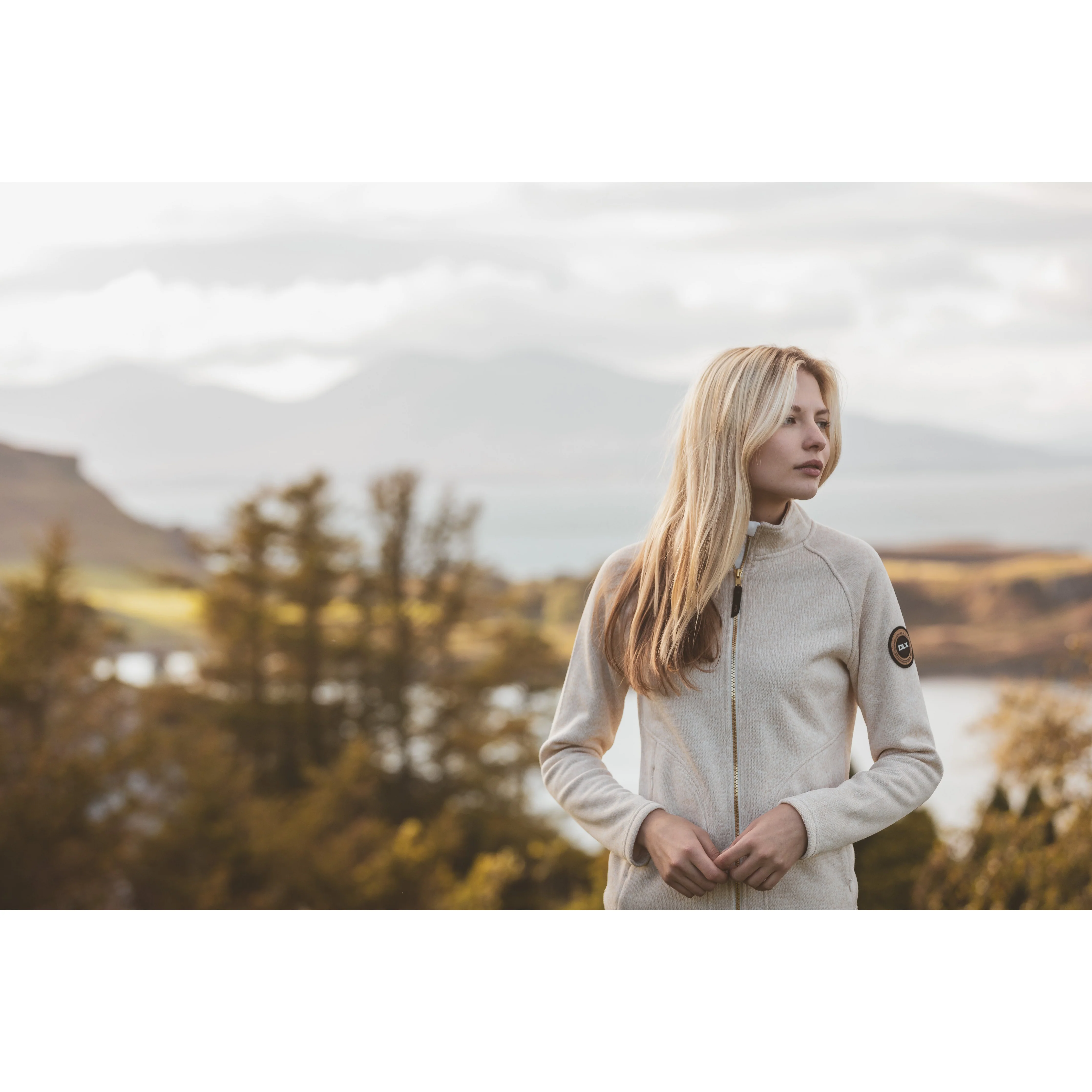 Dawn Women's DLX Fleece Jacket in White Marl - Image 4