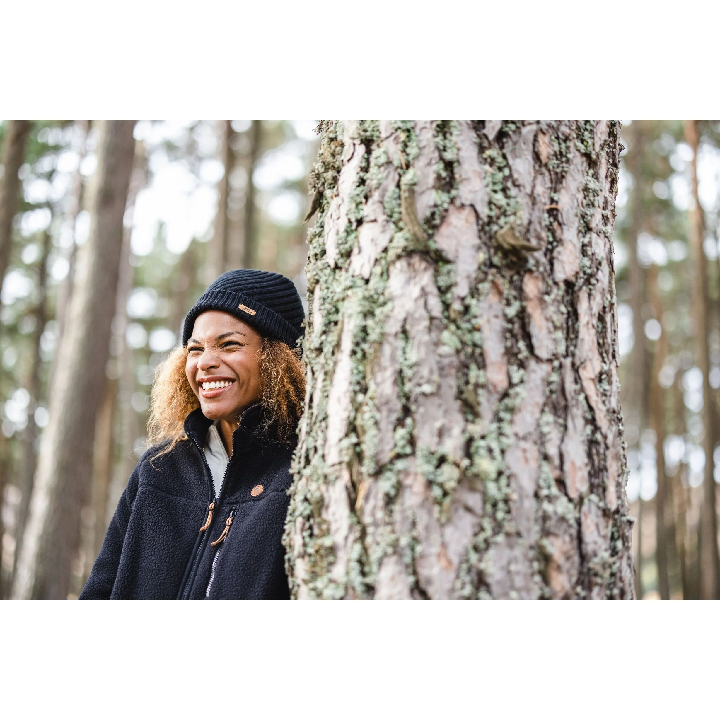 Quake Women's Sherpa Fleece Jacket in Black - Image 4