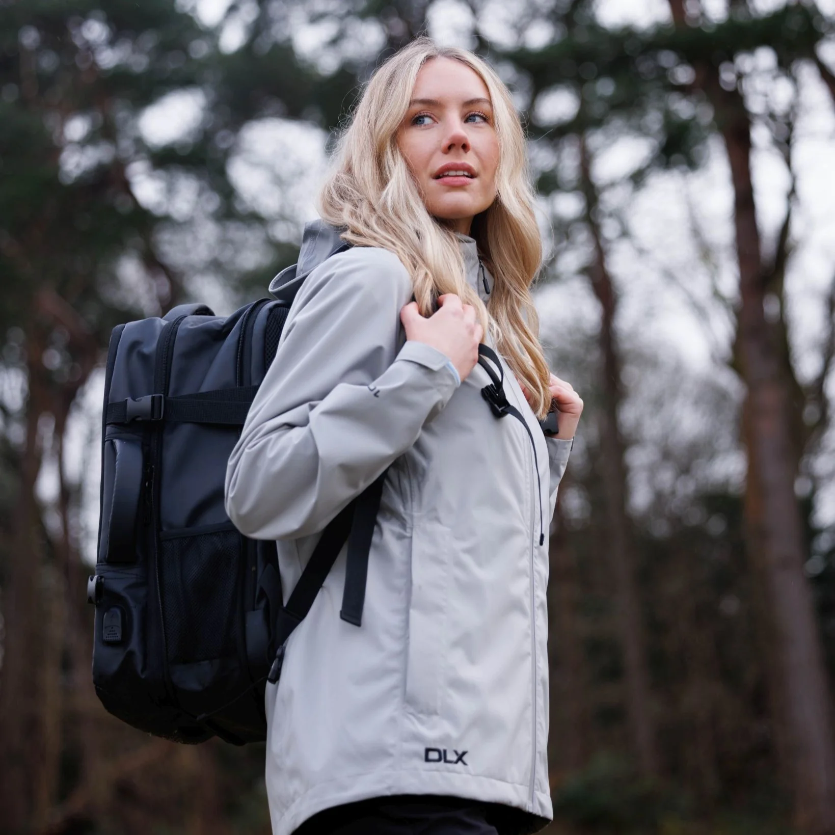 Volmos DLX Expandable Travel Rucksack in Black - Image 5